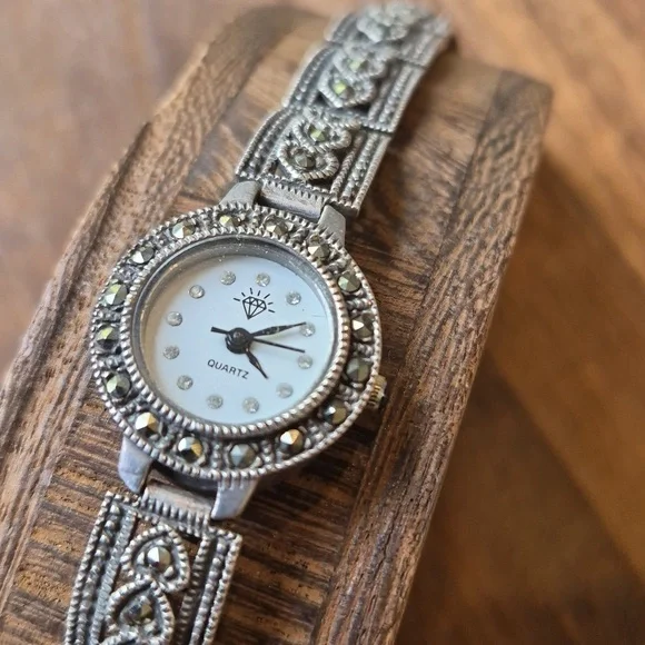 Vintage 925 Marcasite Heart Detail Chain Link Round Face Watch New Battery - Picture 3 of 12